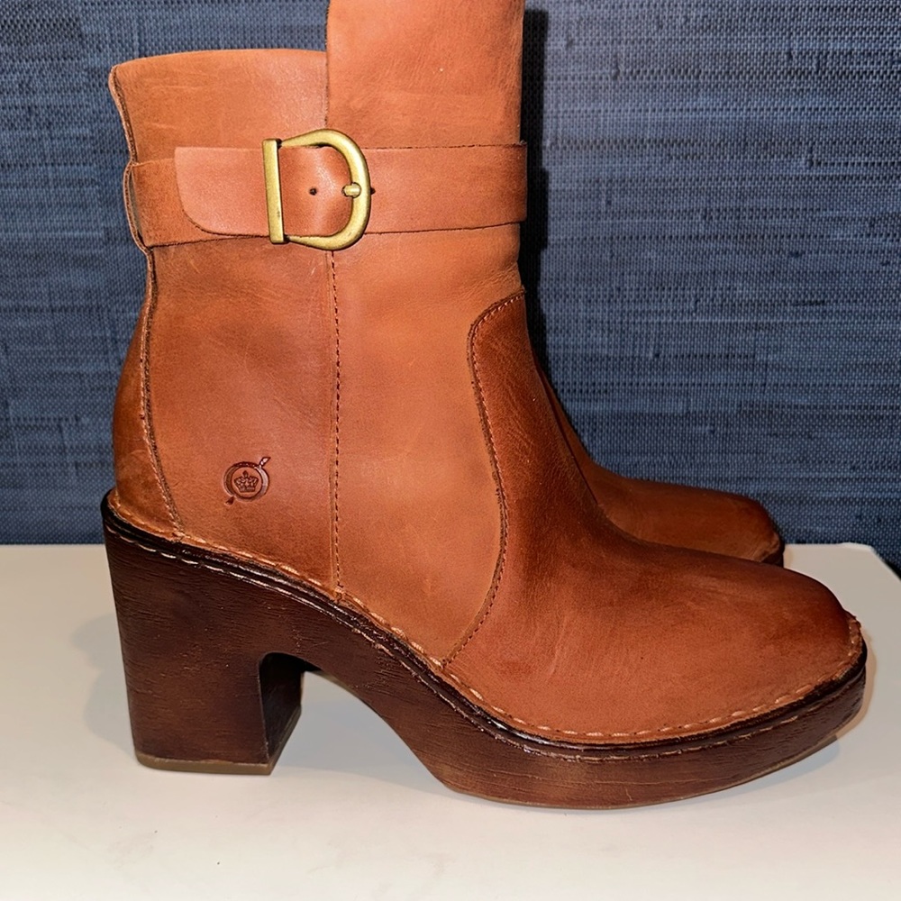 Born Hailey booties, brown, size 7.5